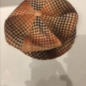 Beret brood snap cap